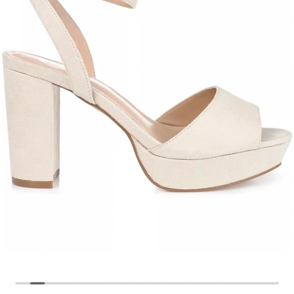 JOURNEE COLLECTION Women's Nairri Platform Block Heel Dress Sandals, Size 9.5